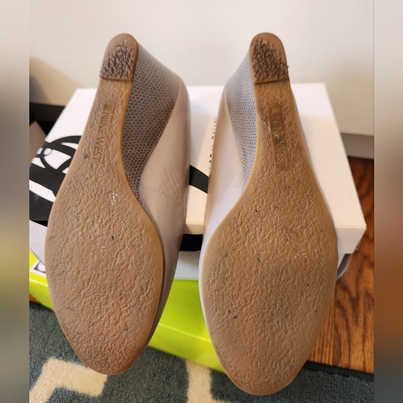 Nine West taupe wedge heels US 9 - Picture 3 of 5